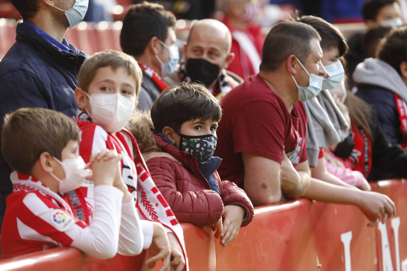 Fotos: ¿Estuviste en el Sporting - Lugo? ¡Búscate!