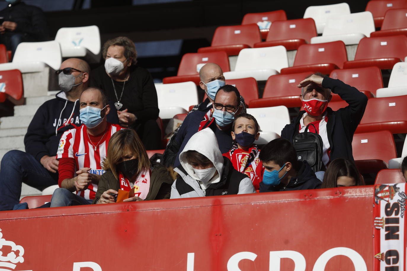 Fotos: ¿Estuviste en el Sporting - Lugo? ¡Búscate!