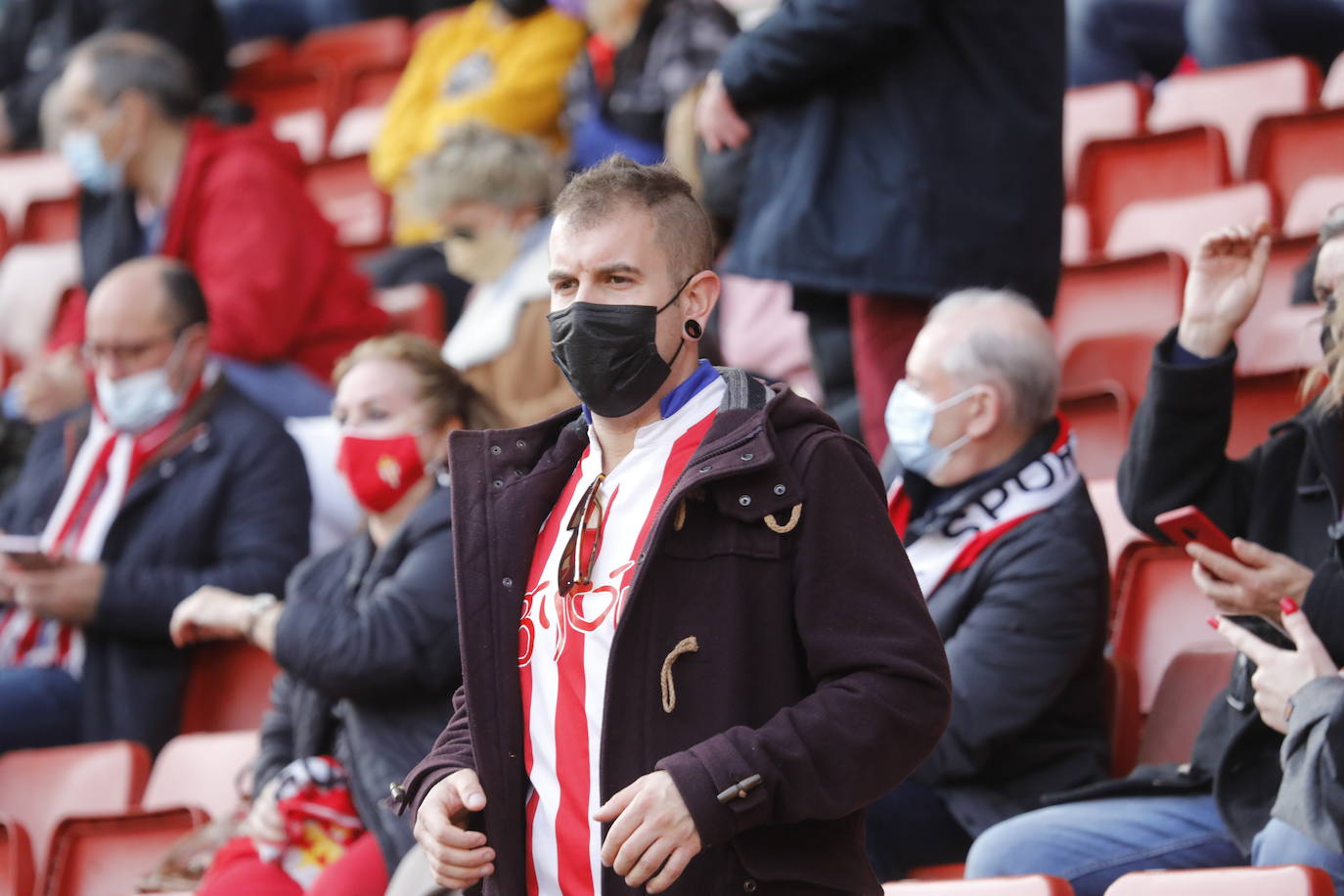 Fotos: ¿Estuviste en el Sporting - Lugo? ¡Búscate!