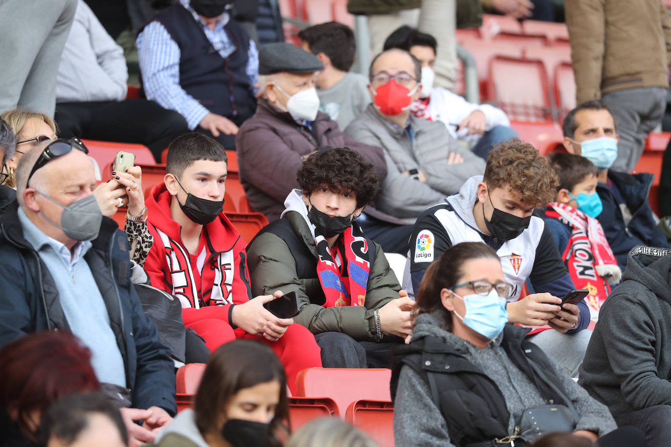 Fotos: ¿Estuviste en el Sporting - Lugo? ¡Búscate!