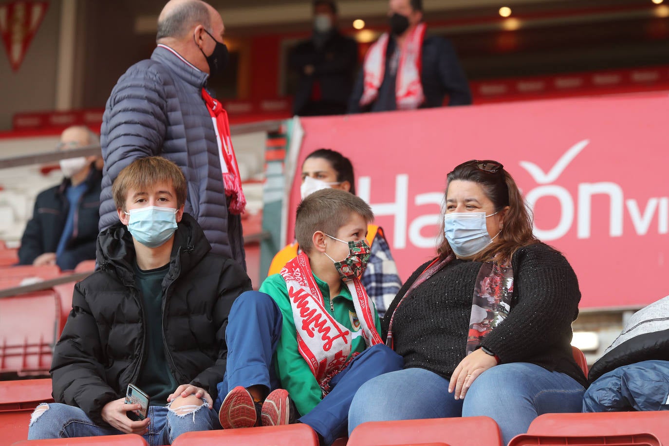 Fotos: ¿Estuviste en el Sporting - Lugo? ¡Búscate!