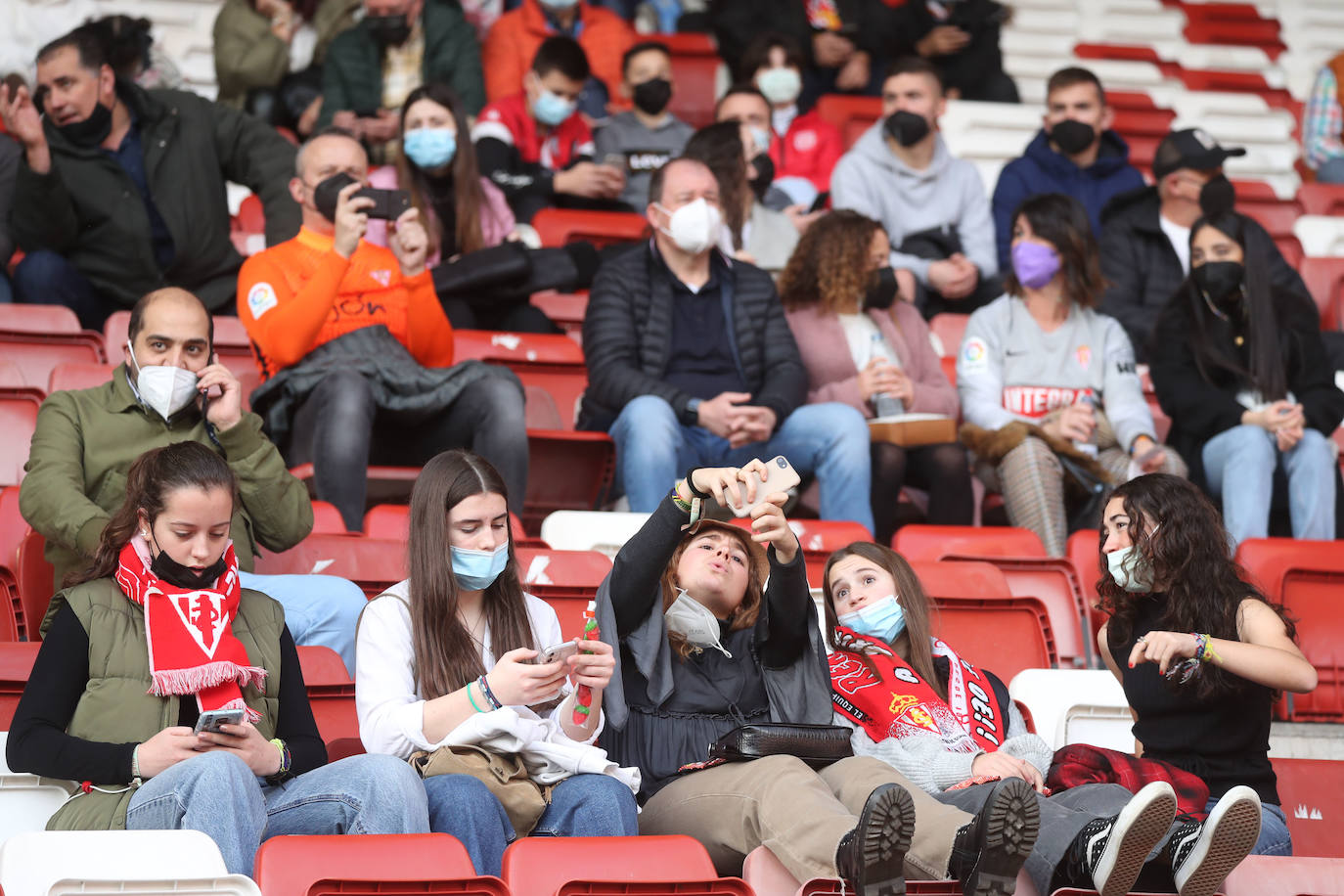 Fotos: ¿Estuviste en el Sporting - Lugo? ¡Búscate!