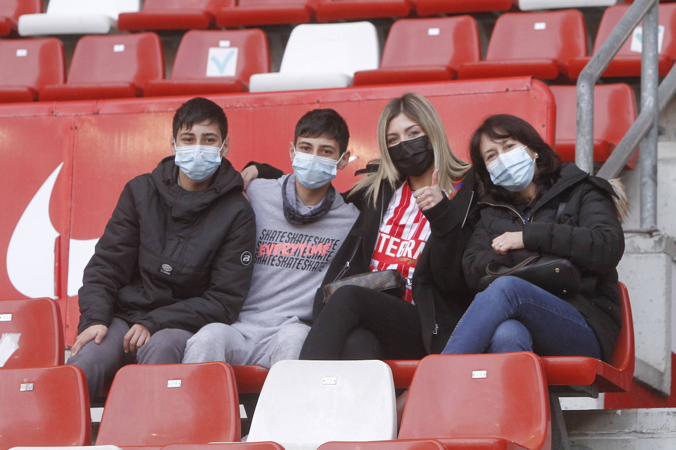 Fotos: ¿Estuviste en el Sporting - Lugo? ¡Búscate!