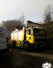 Imagen secundaria 2 - Incendio forestal en Grado. 