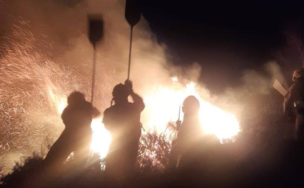 Imagen. Así está siendo la lucha incesante contra el fuego en Asturias