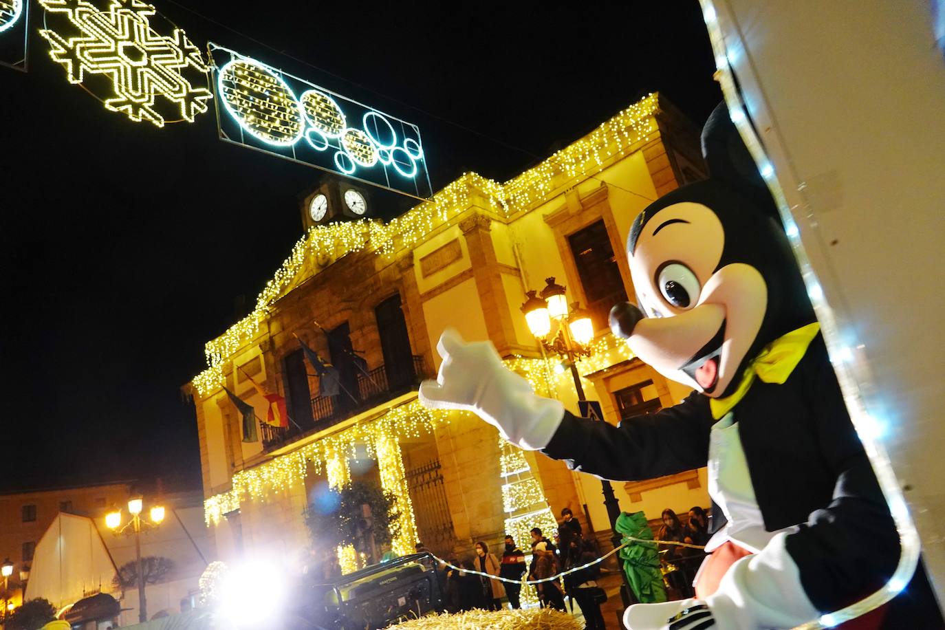 Fotos: Colorida cabalgata de los Reyes Magos en Cangas de Onís
