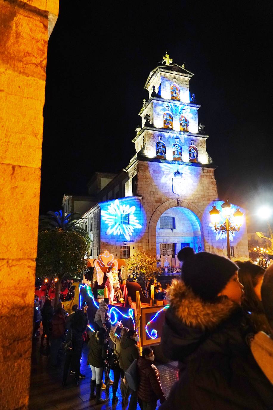 Fotos: Colorida cabalgata de los Reyes Magos en Cangas de Onís