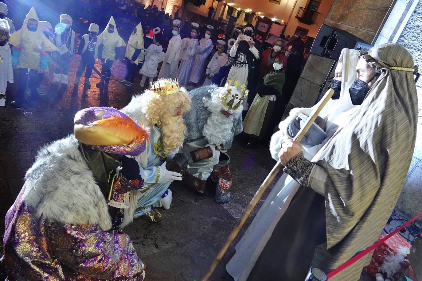 Fotos: Colorida cabalgata de los Reyes Magos en Cangas de Onís