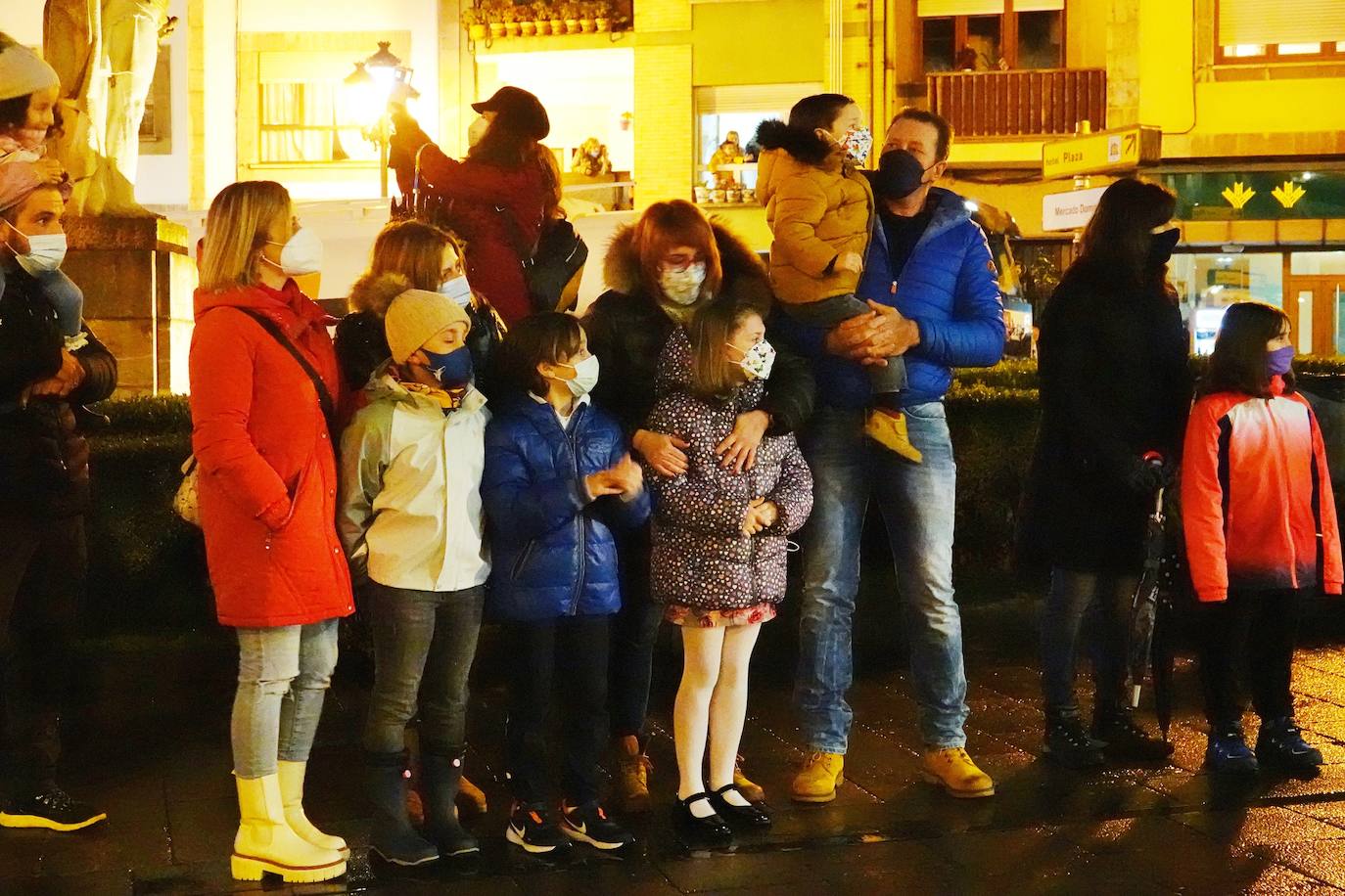 Fotos: Colorida cabalgata de los Reyes Magos en Cangas de Onís