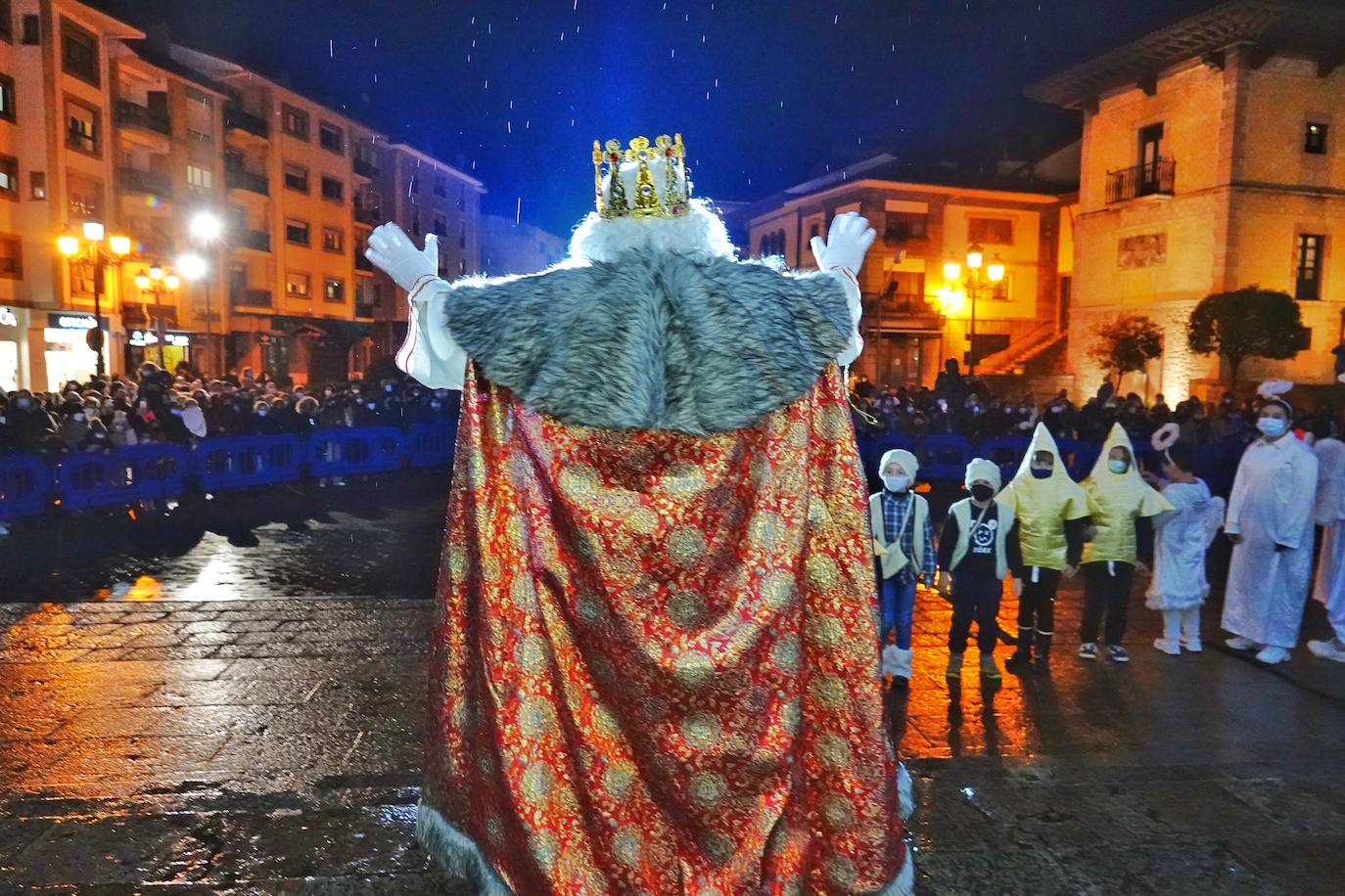 Fotos: Colorida cabalgata de los Reyes Magos en Cangas de Onís
