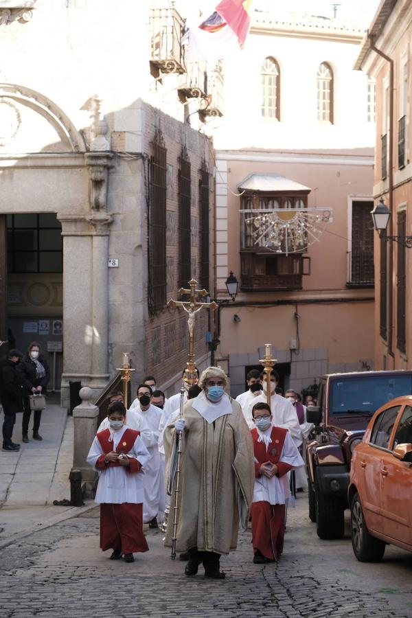 El cuerpo del llanerense Francisco Álvarez, cardenal y arzobispo emérito de Toledo, descansa ya en la Capilla de la Descensión de la catedral toledana. A la solemne misa de exequias presidida por el actual arzobispo de Toledo, Francisco Cerro Chaves, participaron cuatro cardenales –su sucesor, Antonio Cañizares, además de Juan José Omeya, Ricardo Blázquez y Carlos Osoro– así como una nutrida representación de arzobispos, obispos y sacerdotes procedentes de diferentes partes del país. Entre ellos, Jesús Sanz Montes, en representación el Arzobispado de Oviedo.