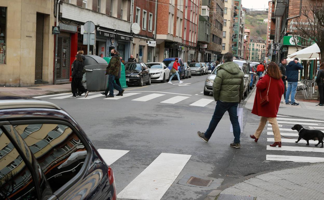 Calle Celestino Cabeza en La Felguera, sobre la que se actuará.