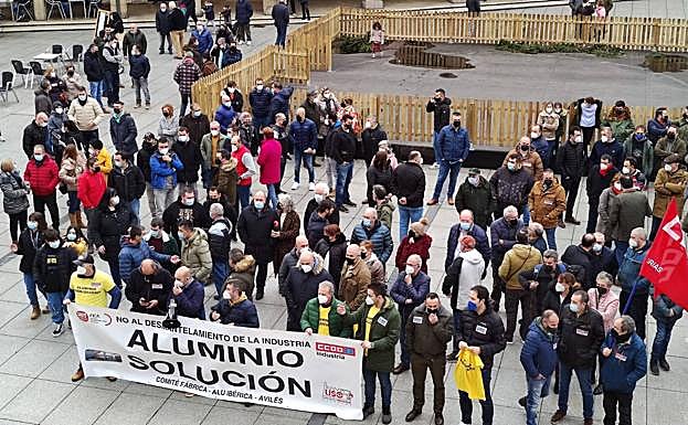 Imagen. Los trabajadores de Alu Ibérica: «No permitiremos que echen a la plantilla»
