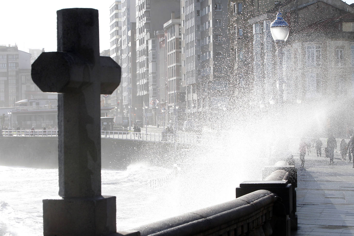 Fotos: Oleaje de foto en Gijón