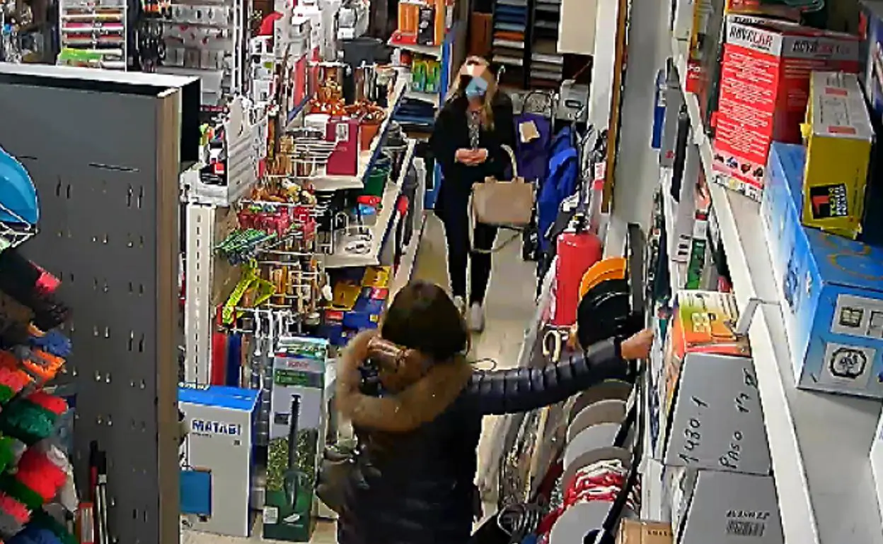 Dos mujeres roban en un minuto 300 euros en herramientas en una ferretería  de la Pola | El Comercio: Diario de Asturias