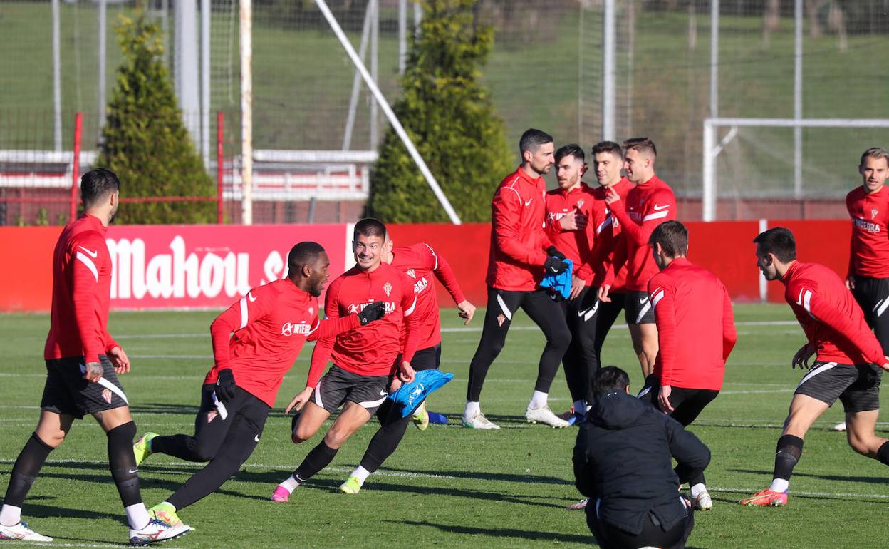 Los jugadores del Sporting, en el entrenamiento de este viernes 