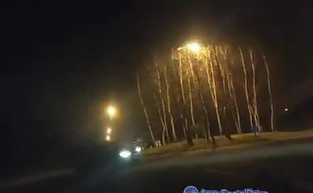 El impresionante vídeo grabado por una persona que presenció los derrapes de un coche camuflado de la Policía Local de Oviedo