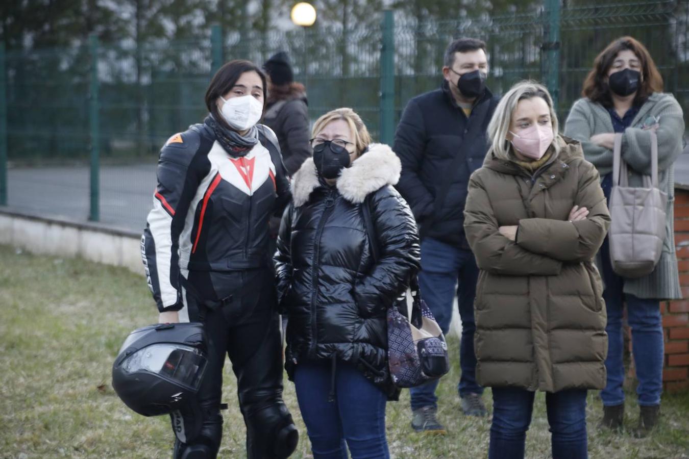 Casi un centenar de moteros formaban la comitiva fúnebre que acompañó esta tarde a Mar Donate en su última ruta, fallecida en un accidente de moto en Tineo