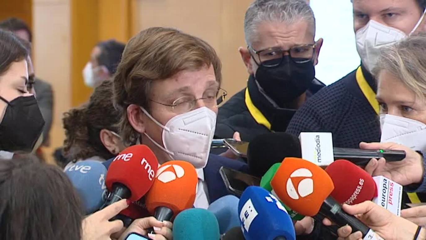 Alberto Cubero llama 'carapolla' al alcalde de Madrid durante un pleno.