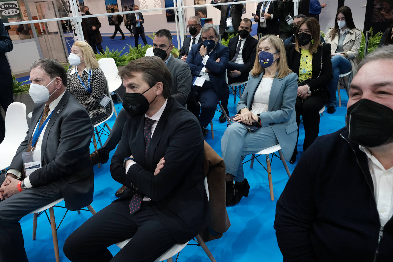 Don Felipe y doña Letizia han inaugurado este miércoles la 42º edición de Feria Internacional de Turismo (Fitur), que se celebra en Ifema Madrid, hasta el próximo 23 de enero. El estand del Principado ha albergado una mesa redonda sobre la cultura sidrera asturiana, candidata para Lista Representativa del Patrimonio Mundial Inmaterial de la Unesco 