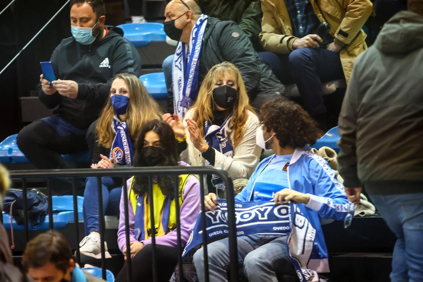 Fotos: Las mejores imágenes del Unicaja Banco Oviedo - Palmer Alma Mediterránea