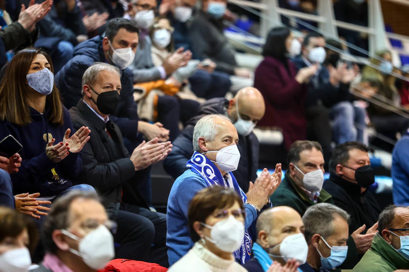 Fotos: Las mejores imágenes del Unicaja Banco Oviedo - Palmer Alma Mediterránea