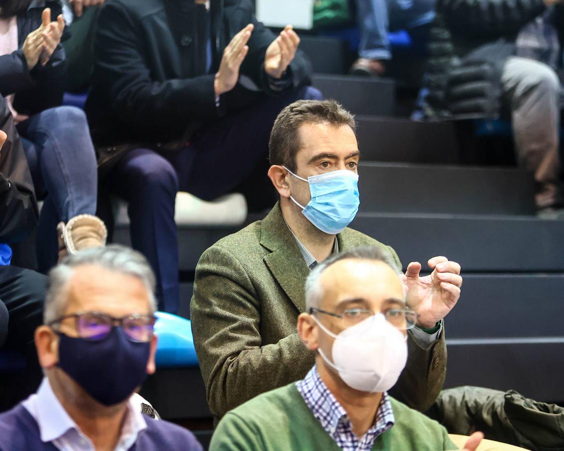 Fotos: Las mejores imágenes del Unicaja Banco Oviedo - Palmer Alma Mediterránea