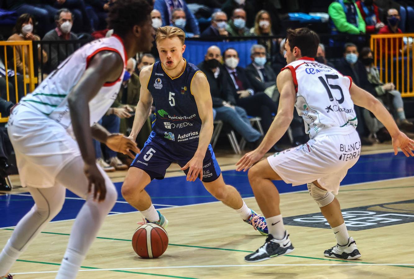 Fotos: Las mejores imágenes del Unicaja Banco Oviedo - Palmer Alma Mediterránea