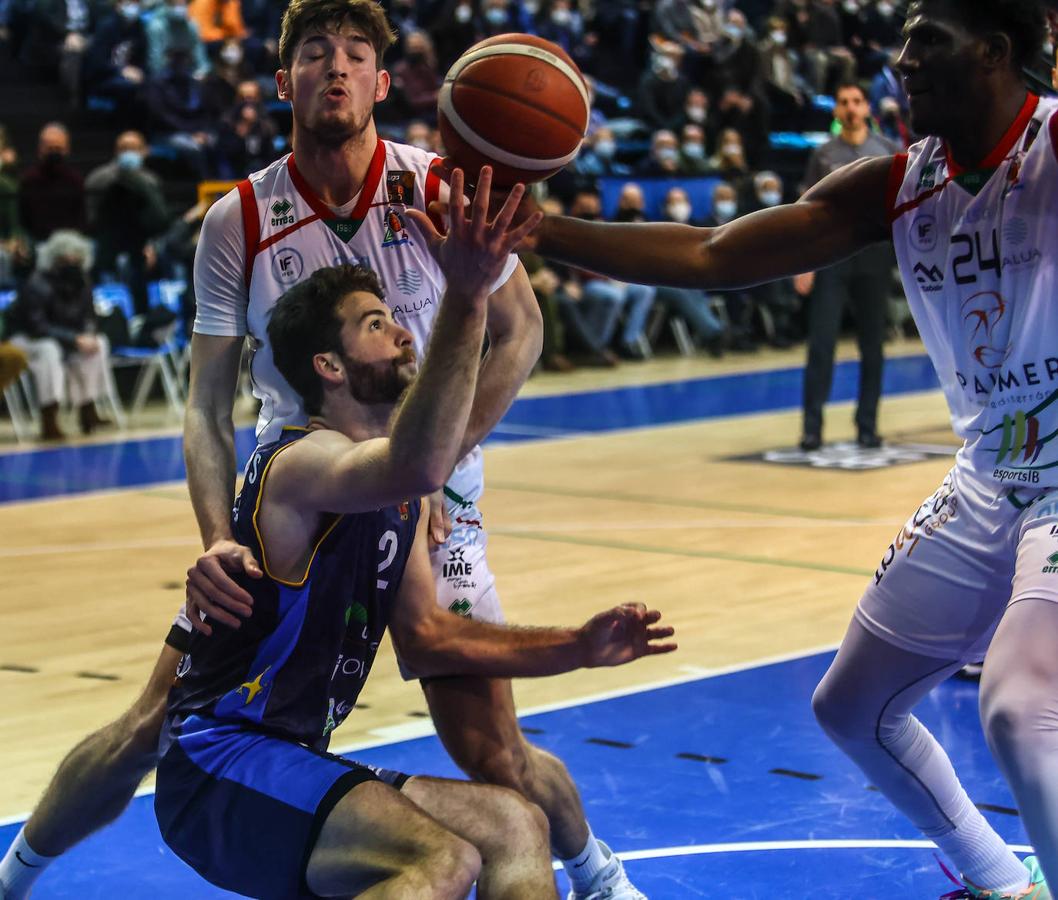 Fotos: Las mejores imágenes del Unicaja Banco Oviedo - Palmer Alma Mediterránea