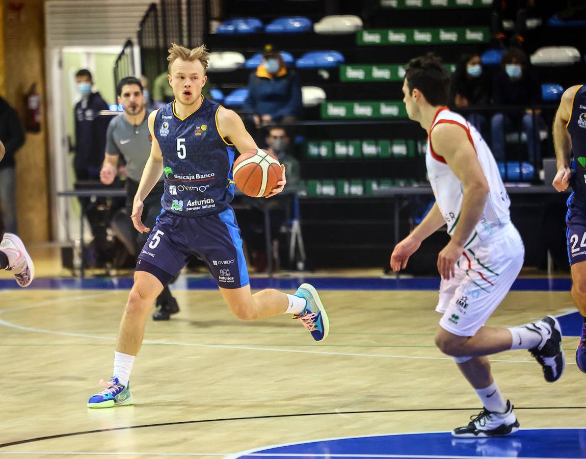 Fotos: Las mejores imágenes del Unicaja Banco Oviedo - Palmer Alma Mediterránea