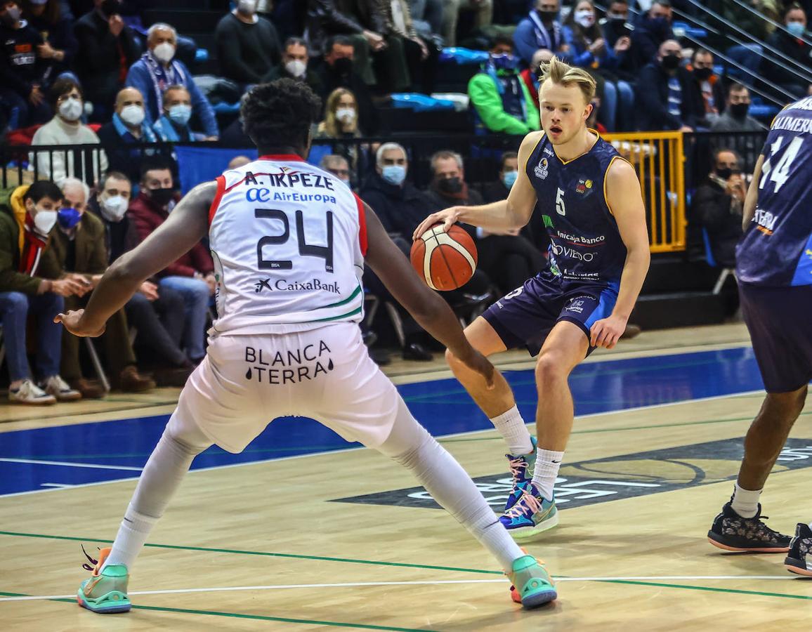 Fotos: Las mejores imágenes del Unicaja Banco Oviedo - Palmer Alma Mediterránea