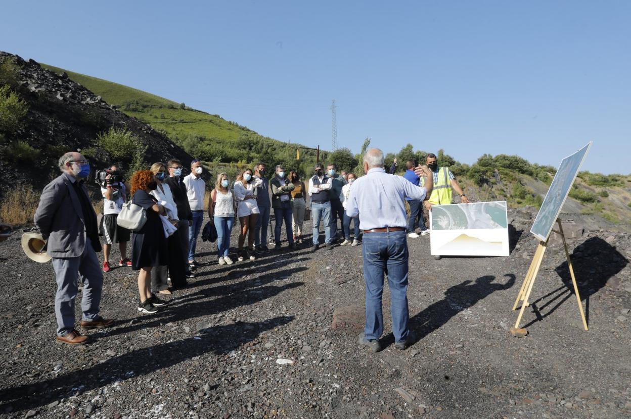 Presentación del plan de restauración ambiental de las minas del suroccidente, el pasado mes de agosto, en el entorno del yacimiento de Tormaleo, en Ibias. 