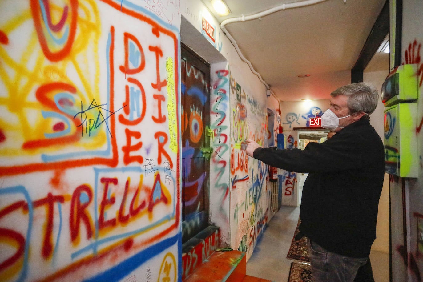 Alex Lawton instaló en Somió su empresa Bedrock, en un antiguo restaurante que recuperó como sede de empresas, generando un auténtico ecosistema de innovación que atrae talento asturiano, nacional e internacional.