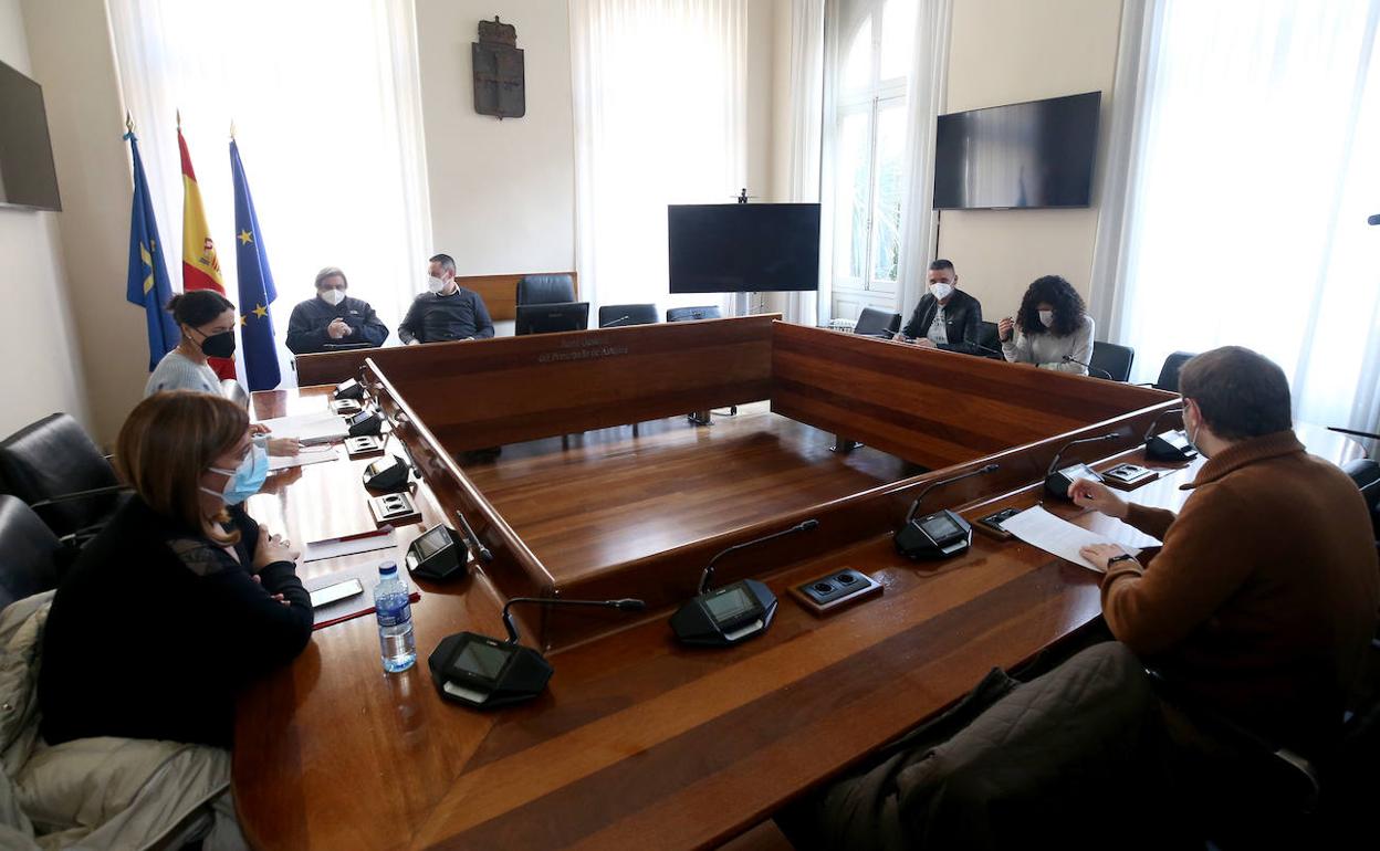 Foro se enroca en la fiscalidad y el Estatuto llega a un callejón sin salida