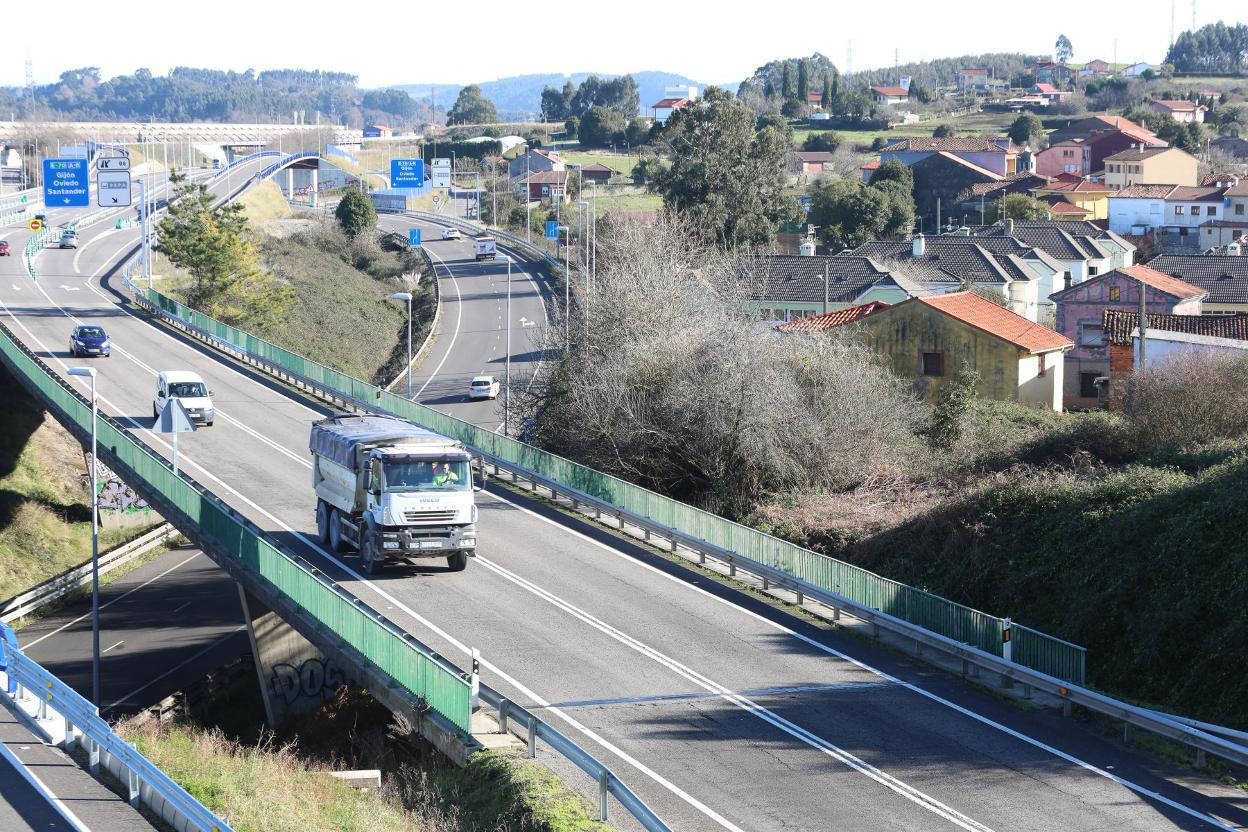 Viviendas de Llaranes afectadas por el ruido del tráfico. 