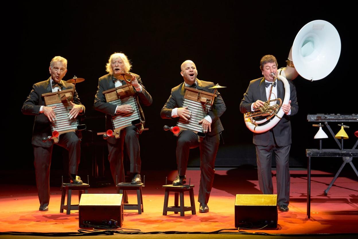 Les Luthiers, con López Puccio el segundo a la izquierda, llevan en los escenarios desde 1967, cuando se conocieron en un coro universitario. 