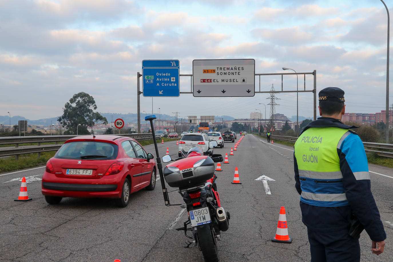 El Ayuntamiento ha elevado de nuevo el protocolo contra la contaminación en la zona oeste al nivel 1, lo que implica recuperar las restricciones de tráfico