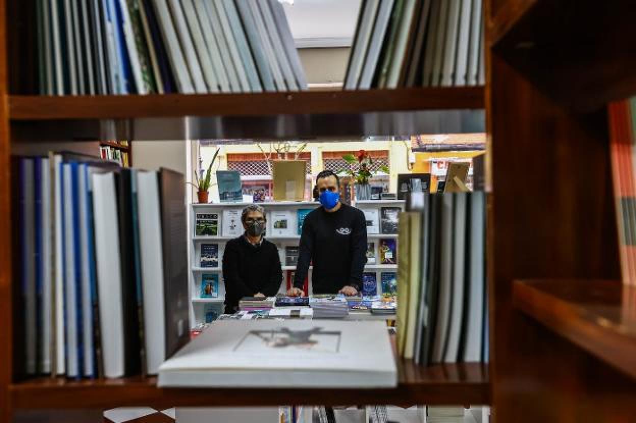 Esther Alonso y Samuel Castro cellebren les tres décades de Trabe. 