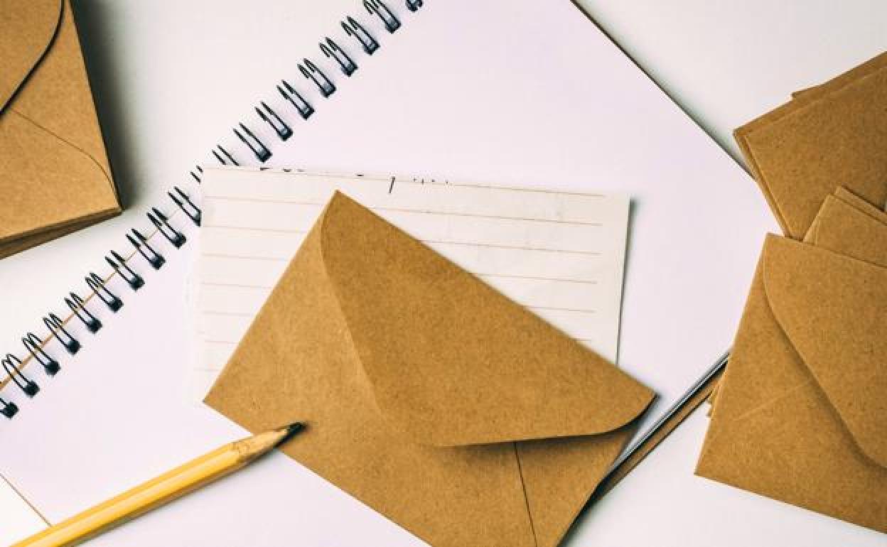 El Banco de España explica que al cliente le han de llegar dos documentos a su domicilio.