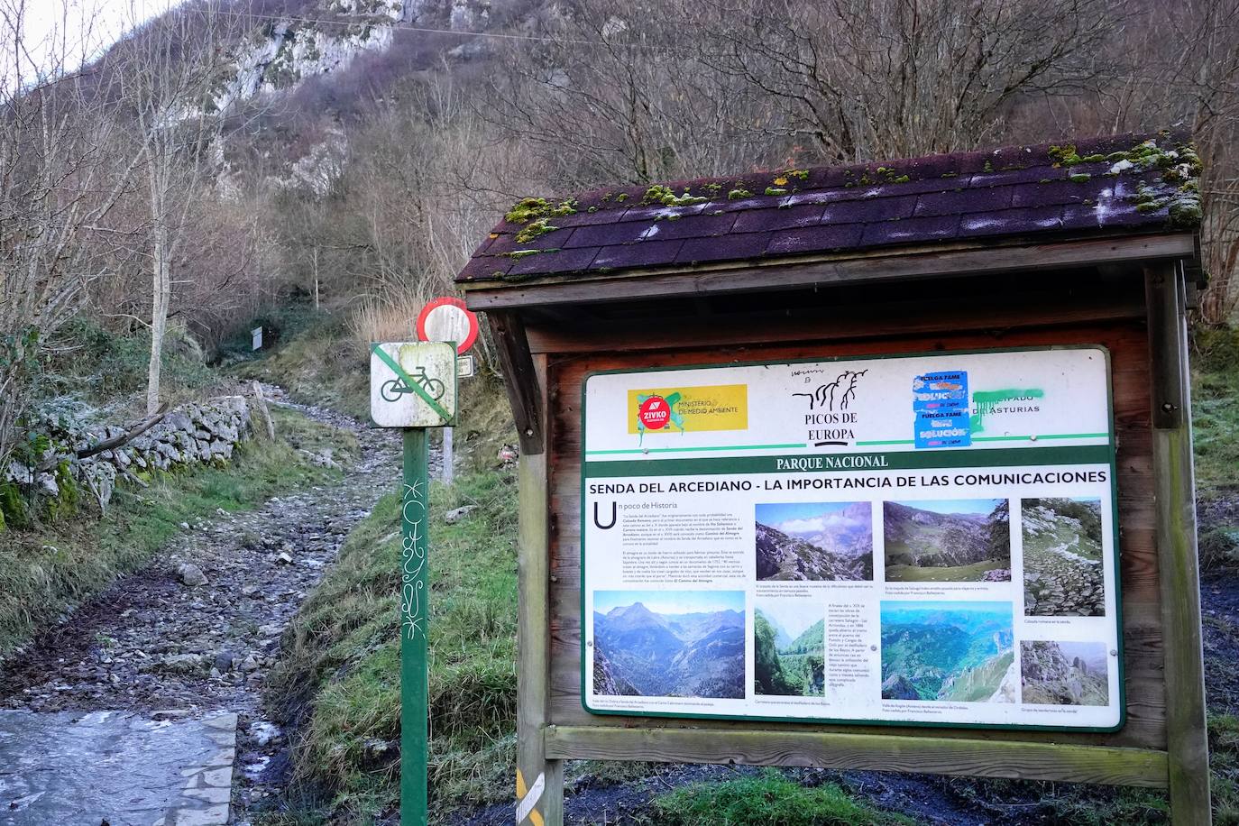 Entre el puerto del Pontón y el municipio de Amieva, atravesando el Parque Nacional de los Picos de Europa, existe un trazado de piedra serpenteante digno de conocer y andar: la senda del Arcedianu 