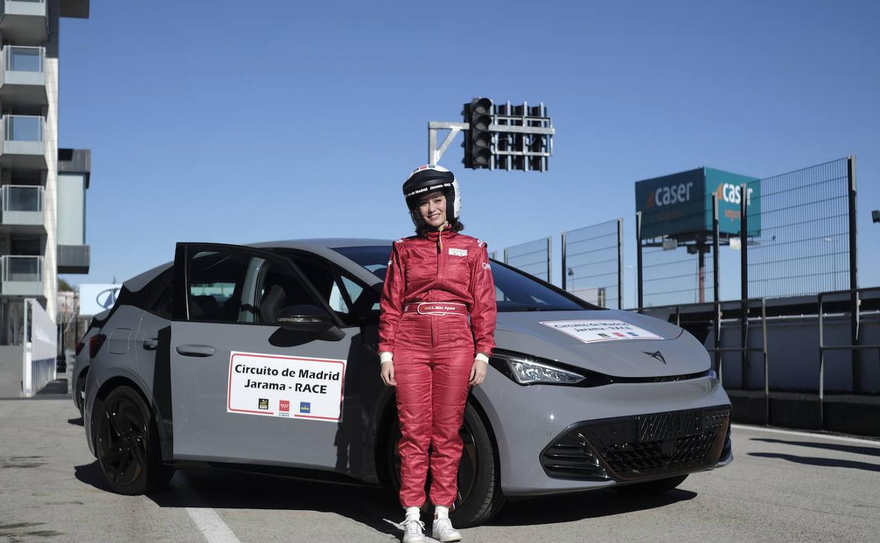 Isabel Díaz Ayuso, en el circuito Madrid Jarama RACE. 