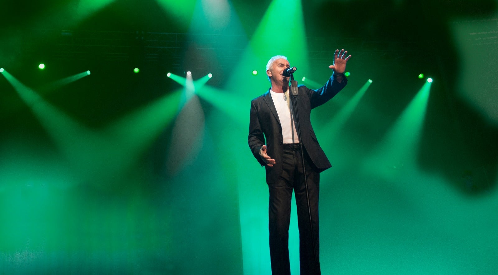 Víctor Manuel, en una foto promocional de su concierto sinfónico. 