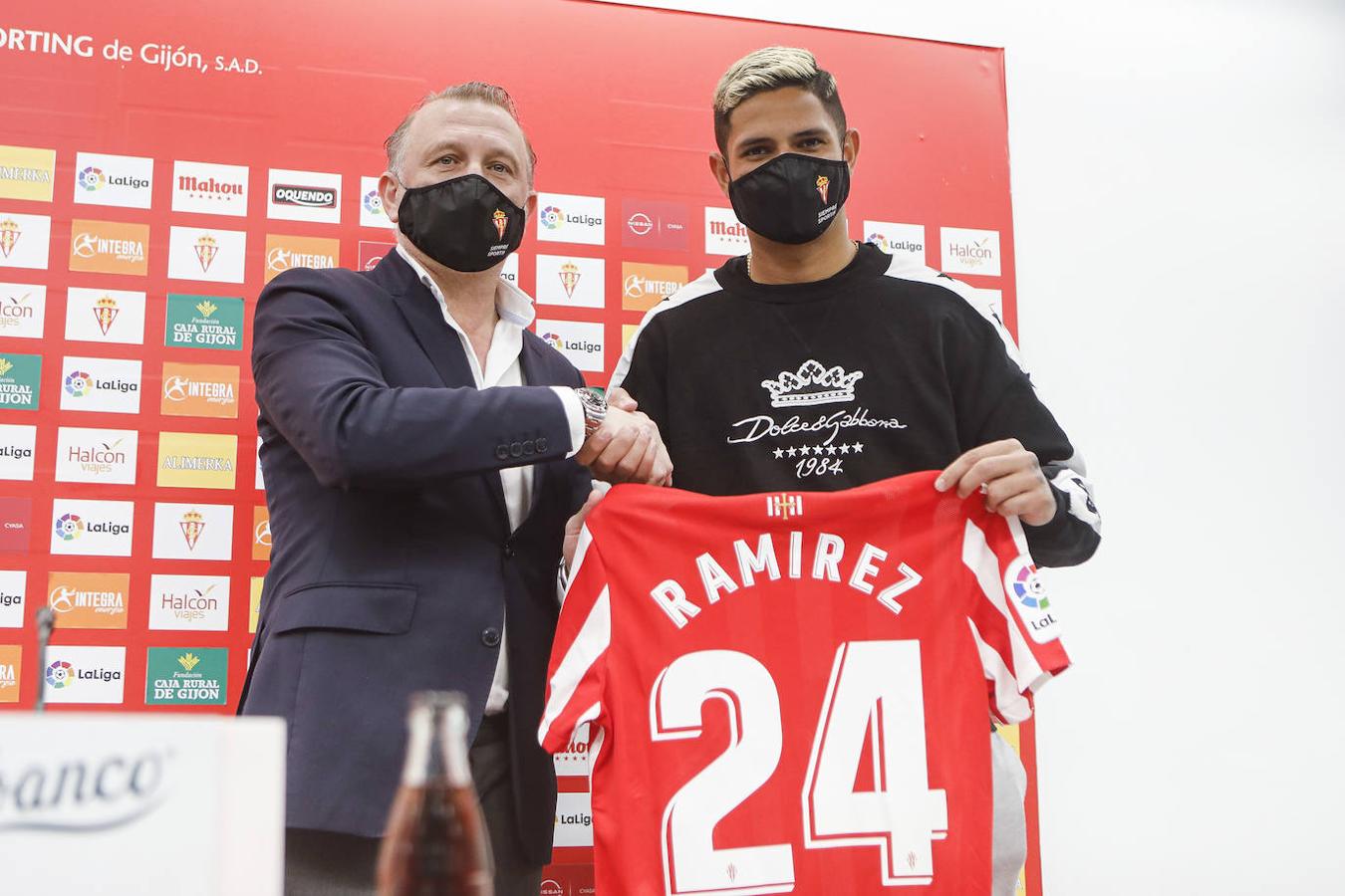 El joven delantero procedente del Dynamo de Kiev, que aterrizó el martes en Asturias, ha participado esta mañana en el entrenamiento, antes de su presentación oficial en El Molinón