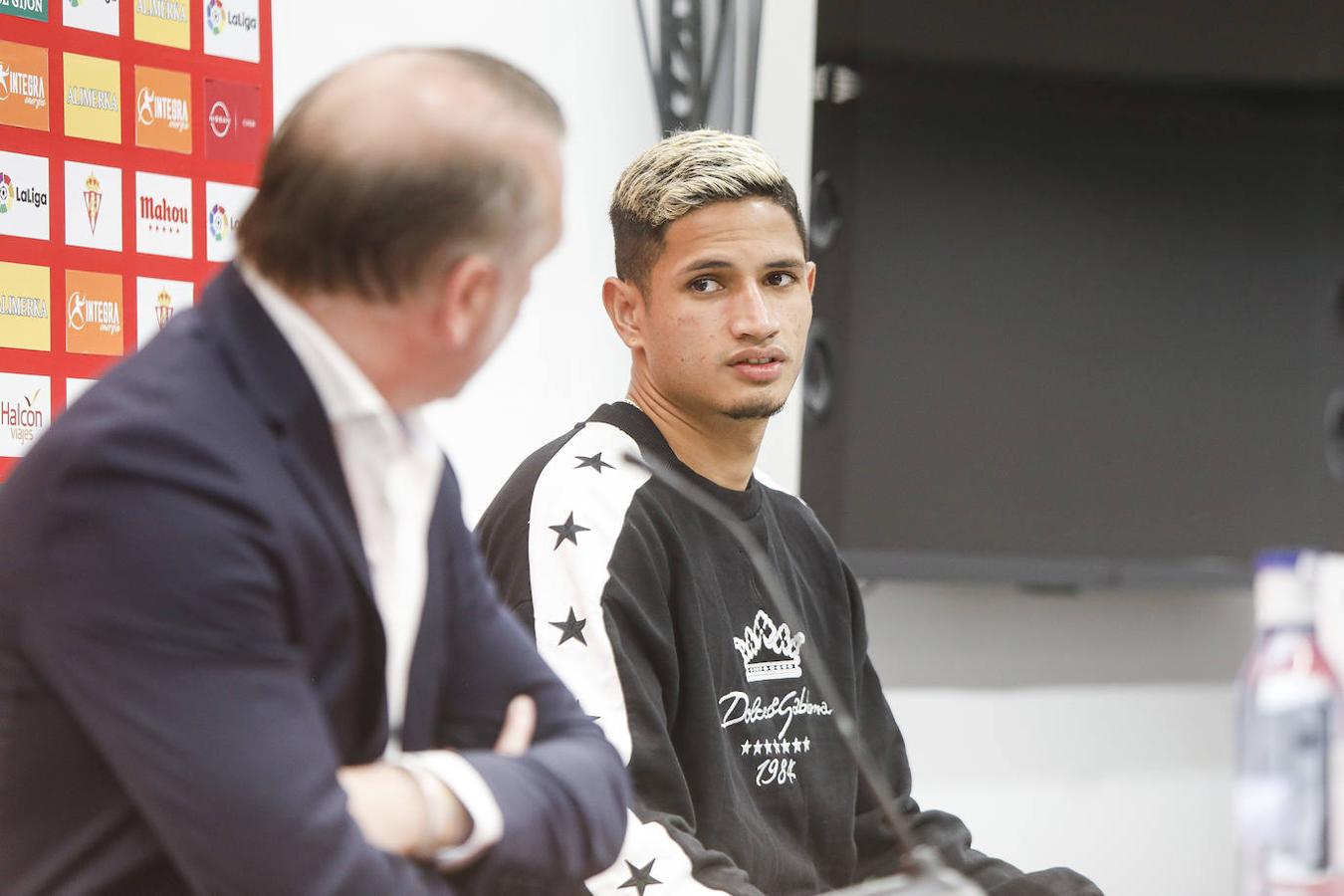 El joven delantero procedente del Dynamo de Kiev, que aterrizó el martes en Asturias, ha participado esta mañana en el entrenamiento, antes de su presentación oficial en El Molinón