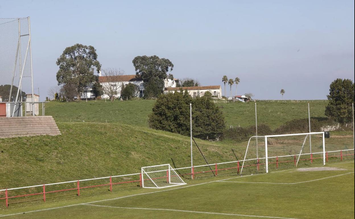 Finca 'Las Palmeras' anexa a la Escuela de Fútbol de Mareo.