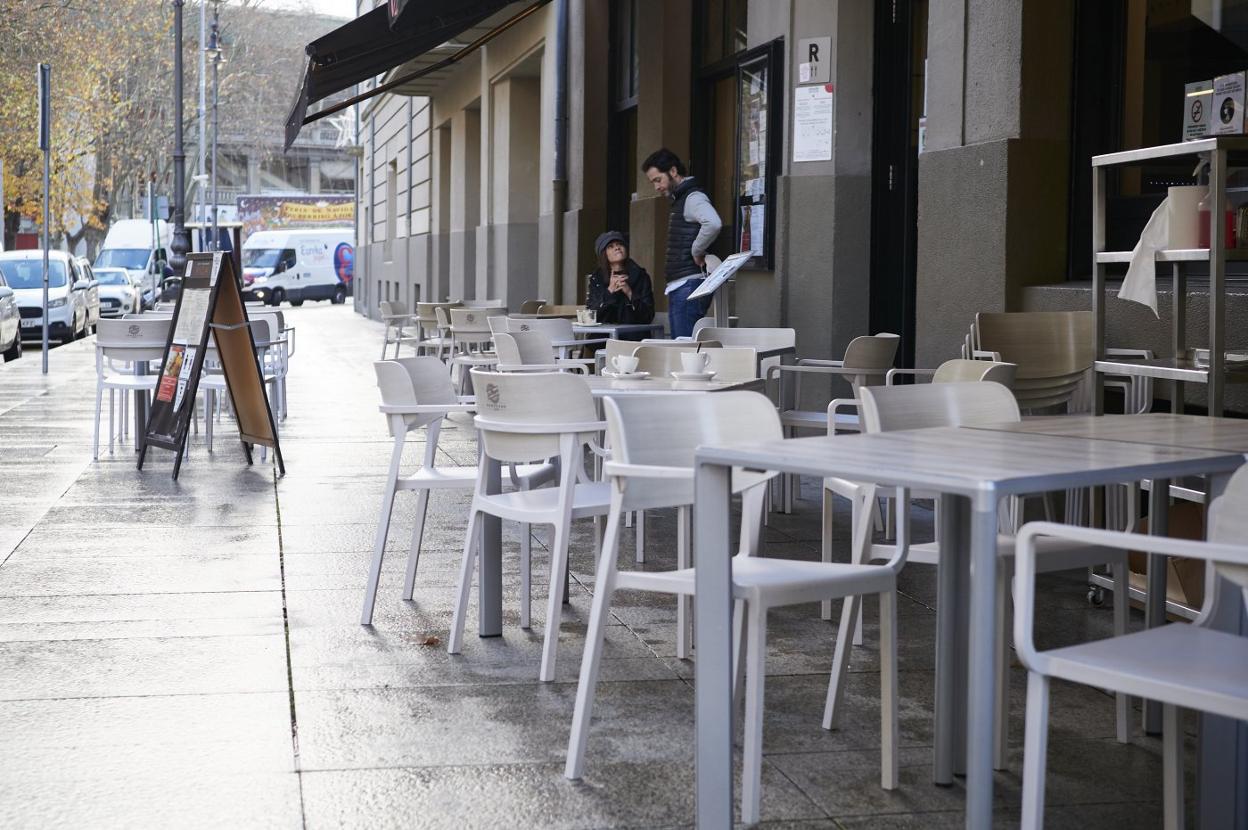 Los negocios de hostelería y comercio son los más afectados por los cierres. 