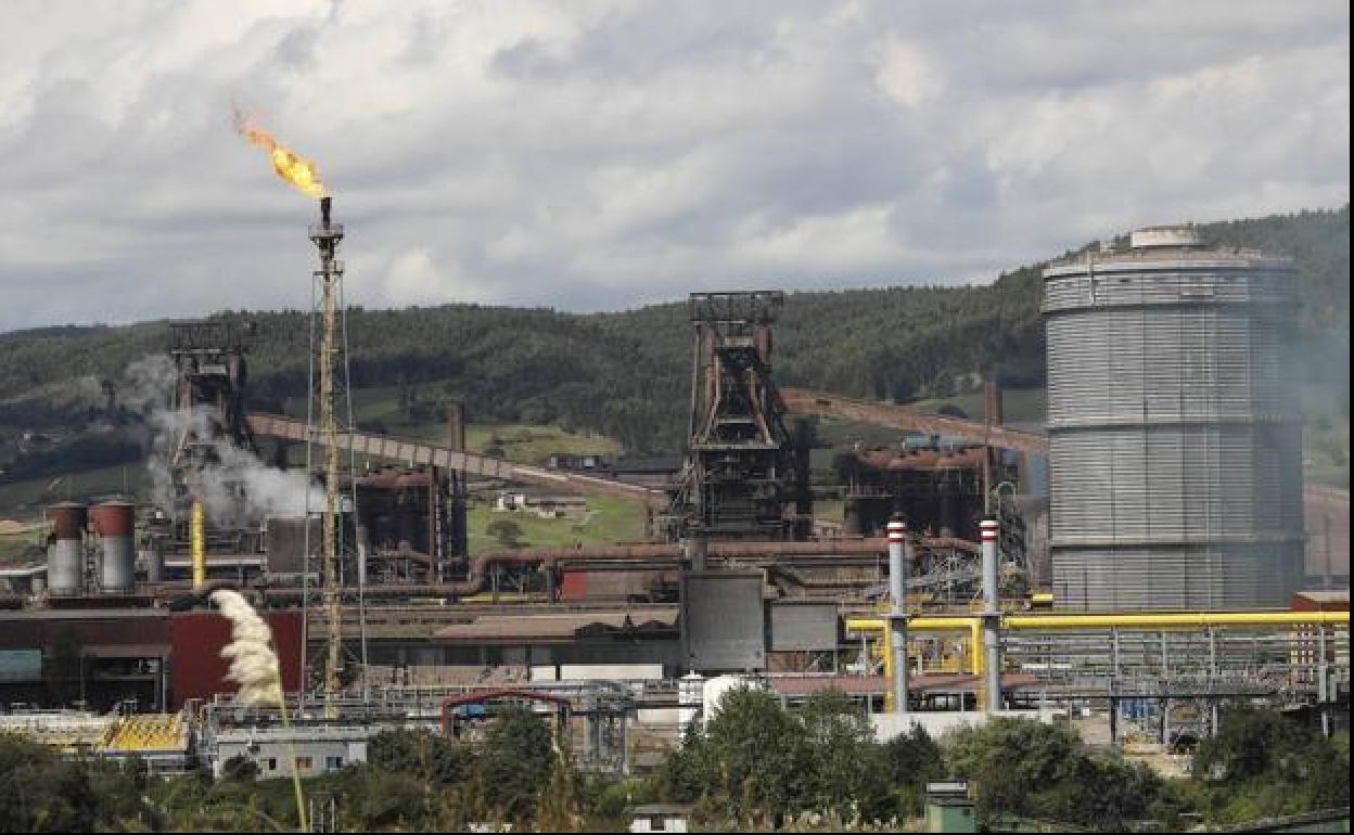 Arcelor acepta 120 jubilaciones en Asturias con contrato relevo y una subida salarial del 7,5%