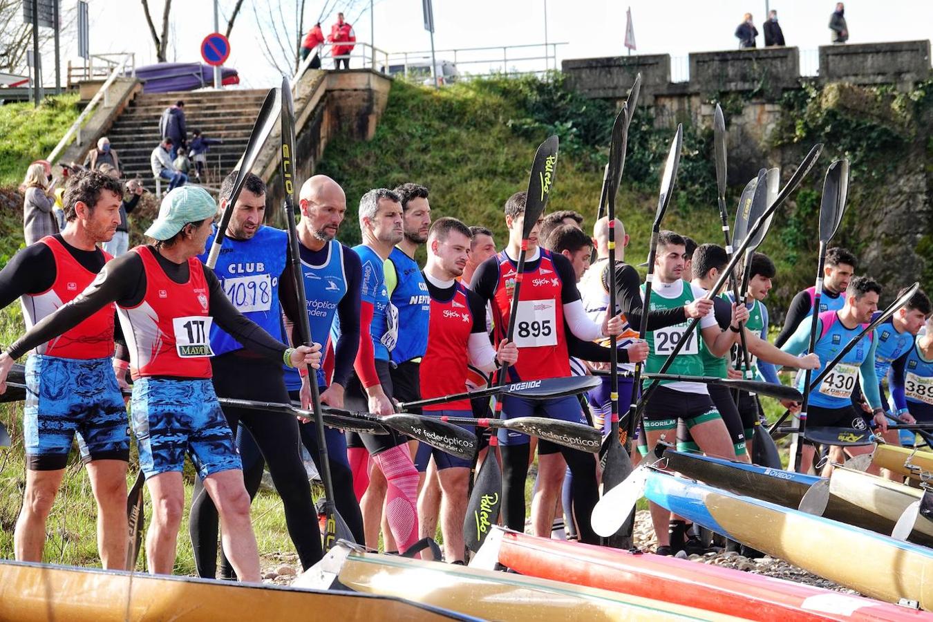 La temporada piragüística asturiana comenzó este sábado con el 1º Descenso-Ascenso del río Sella, prueba con meta y salida en el puente Emilio Llamedo Olivera de Arriondas y ciaboga en la mansa de la Veyera (Picu la Vieya).