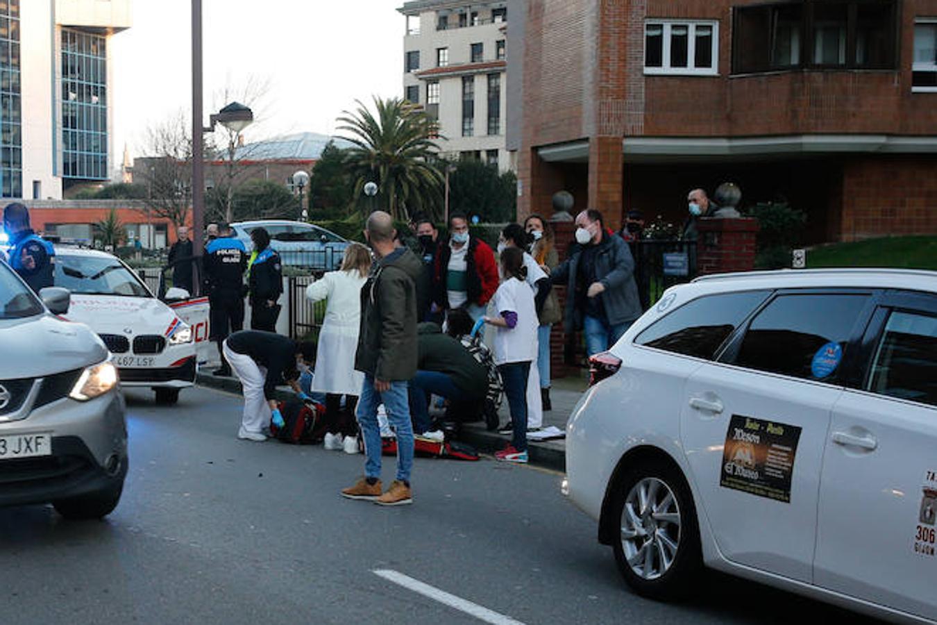 Un motorista, de 40 años, ha fallecido en la tarde de este sábado tras sufrir un accidente en la calle Ezcurdia. El hombre impactó contra el bordillo de la acera y posteriormente contra una farola.