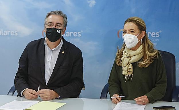 El PP remata la oficialidad vinculando a Podemos con su modelo fiscal